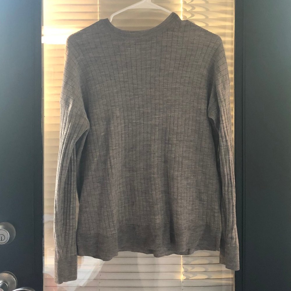 UNIQLO gray sweater